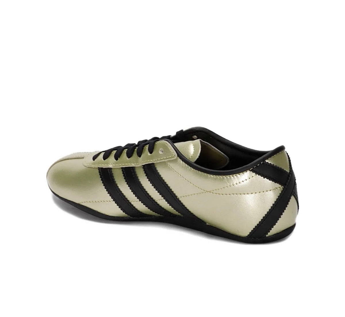 Adidas Tokyo silver - high-performance athletic footwear in Silver with advanced cushioning