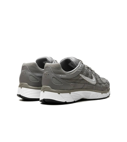 Nike Zoom Vomero 5 Grey - high-performance athletic footwear in Grey with advanced cushioning