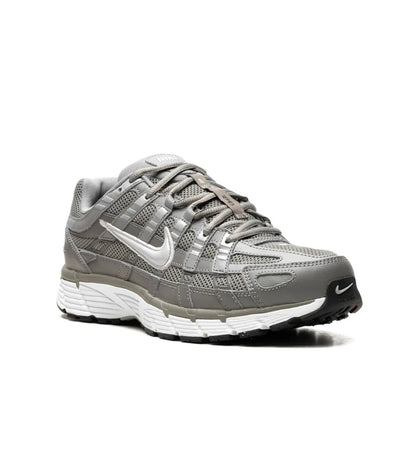 Nike Zoom Vomero 5 Grey - high-performance athletic footwear in Grey with advanced cushioning