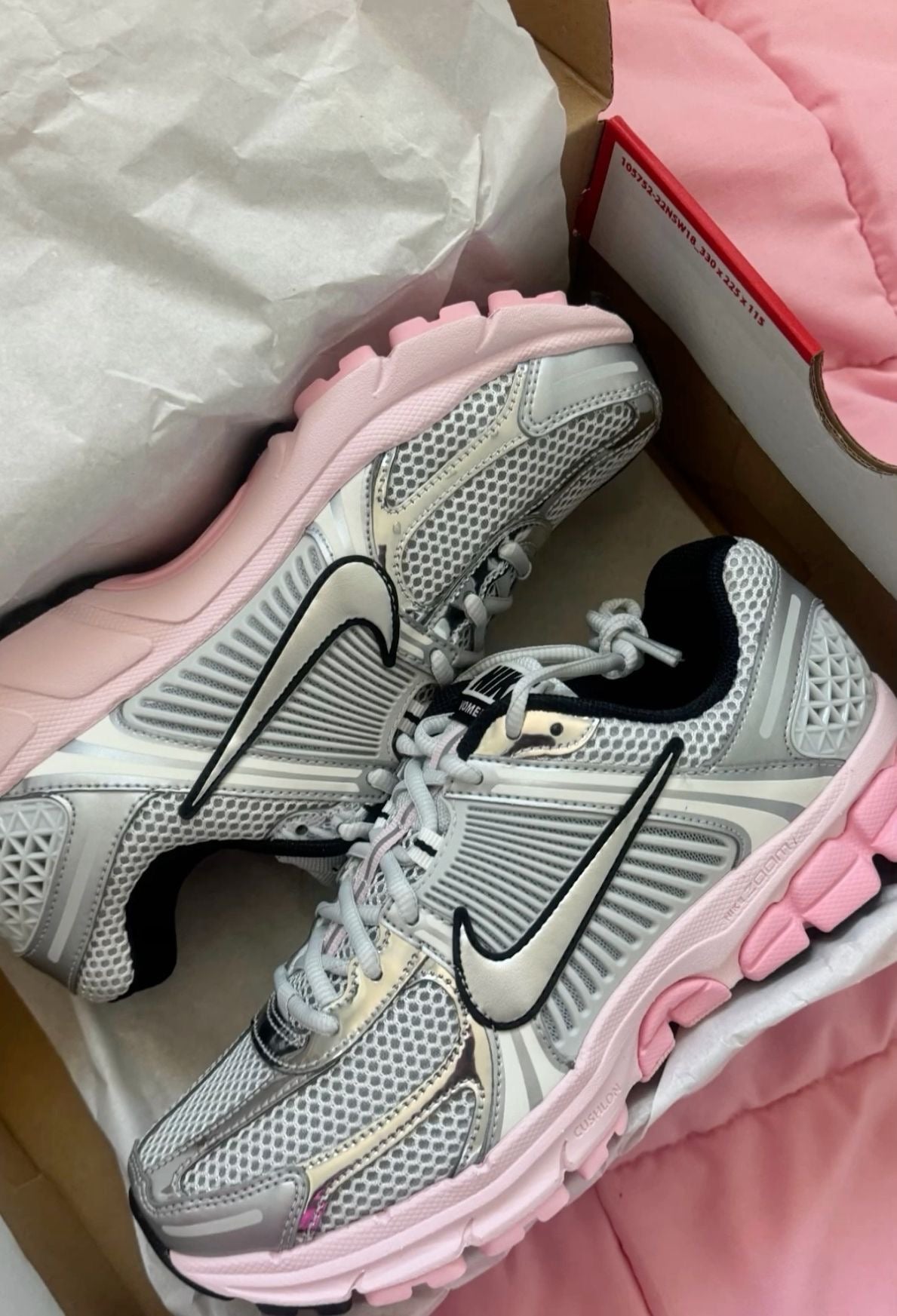 Nike Zoom Vomero 5 Silver Pink high-performance athletic footwear Pink